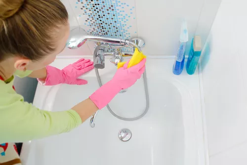 4 effektiva knep för att rengöra badkar – Städrutin för badrummet